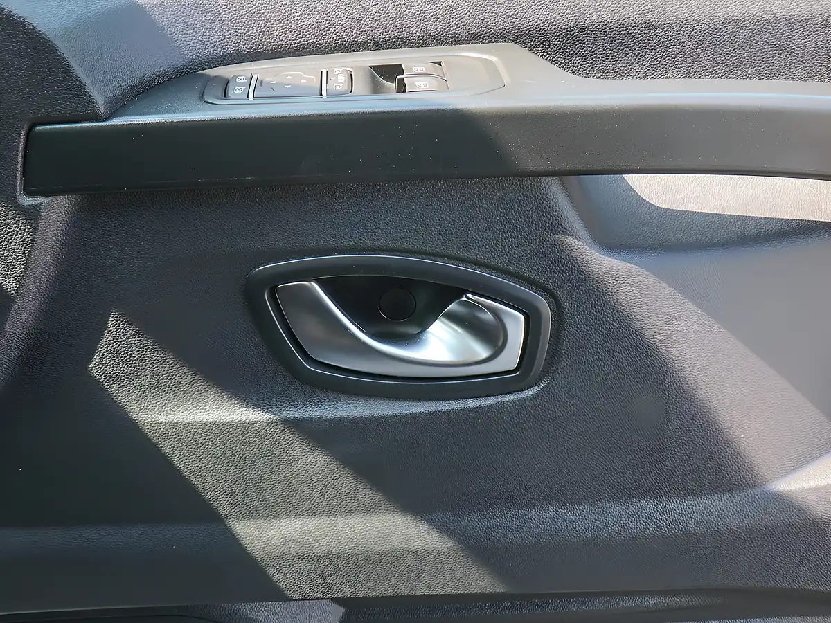 Used 2023 Nissan Primastar 30 Tekna White - Interior and Exterior details 11