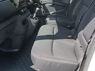 Used 2023 Nissan Primastar 30 Tekna White - Interior and Exterior details 13