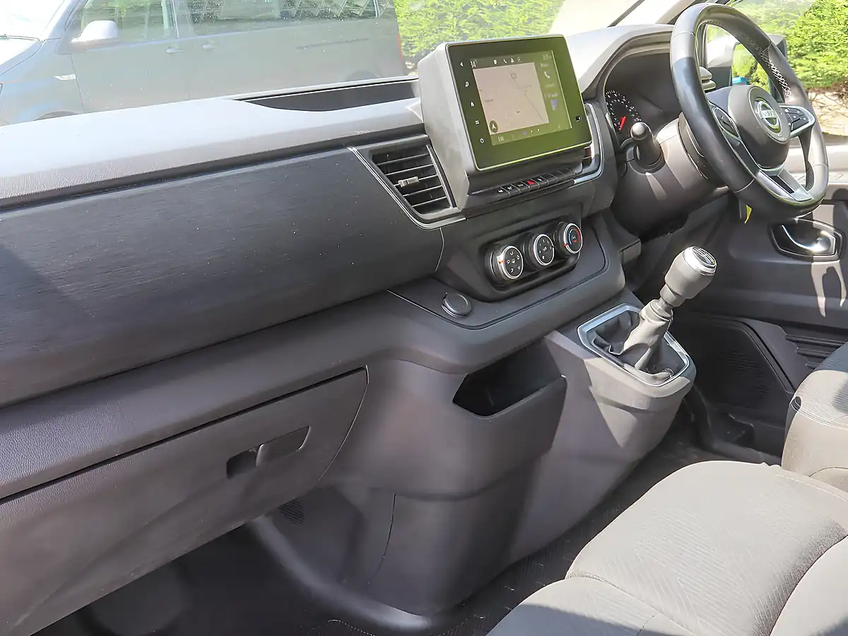Used 2023 Nissan Primastar 30 Tekna White - Interior and Exterior details 14