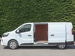 Used 2023 Nissan Primastar 30 Tekna White - Interior and Exterior details 3
