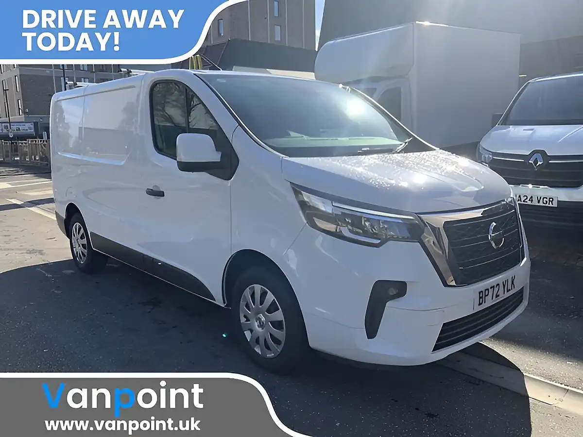 Used 2023 Nissan Primastar Acenta White - Front View