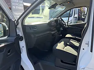 Used 2023 Nissan Primastar Acenta White - Interior and Exterior details 14