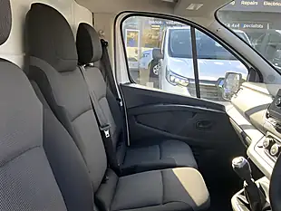 Used 2023 Nissan Primastar Acenta White - Interior and Exterior details 18