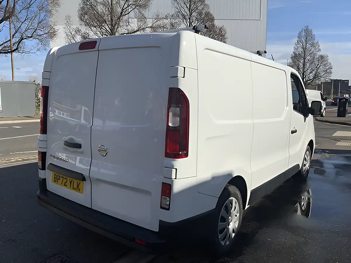 Used 2023 Nissan Primastar Acenta White - Interior and Exterior details 4