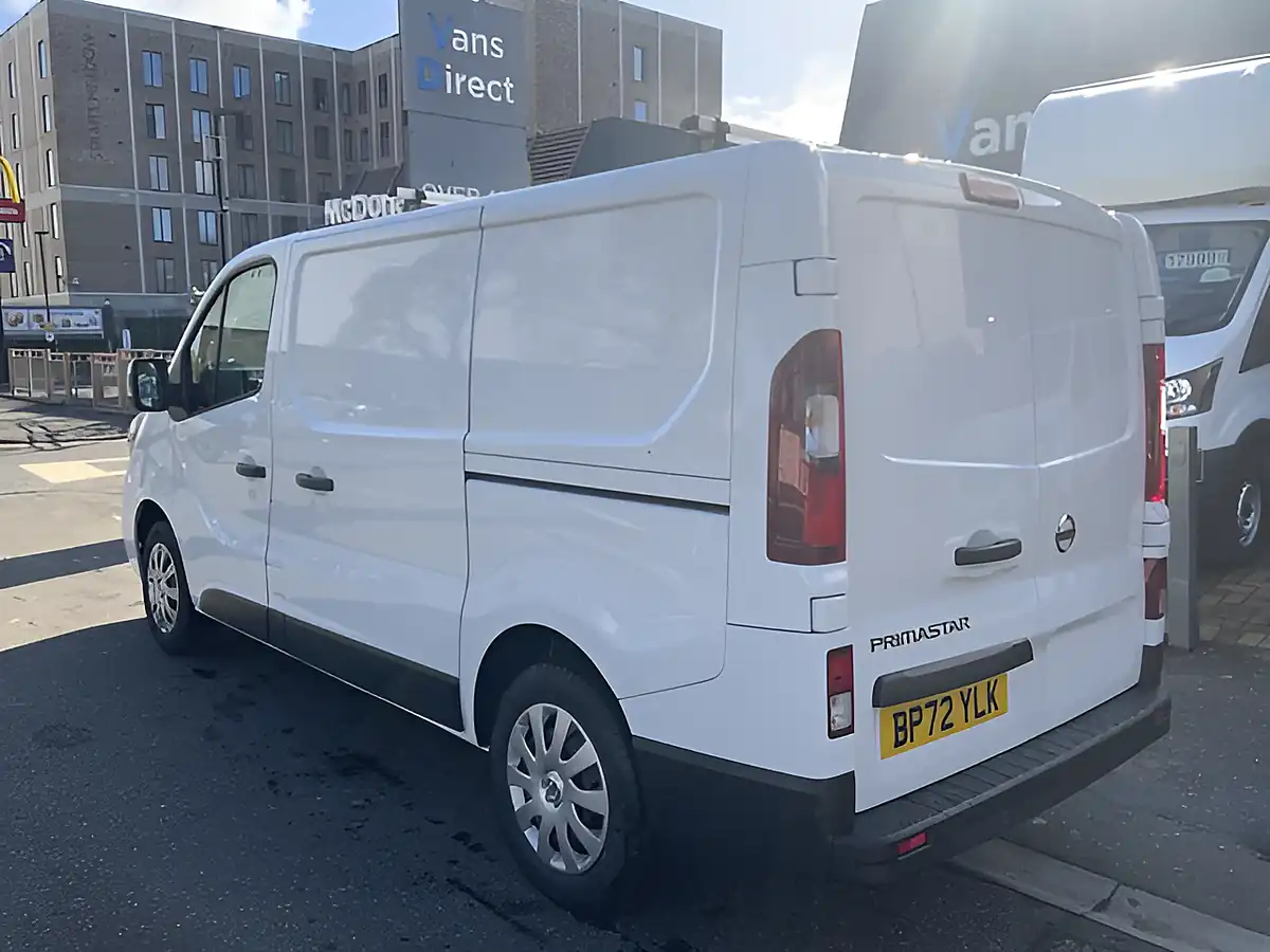 Used 2023 Nissan Primastar Acenta White - Interior and Exterior details 6