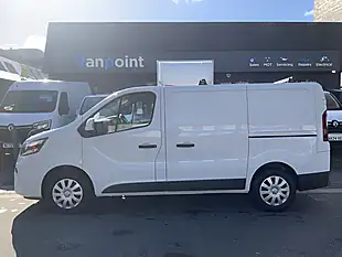 Used 2023 Nissan Primastar Acenta White - Interior and Exterior details 8