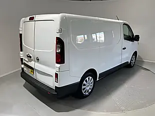 Used 2023 Nissan Primastar Acenta White - Interior and Exterior details 10