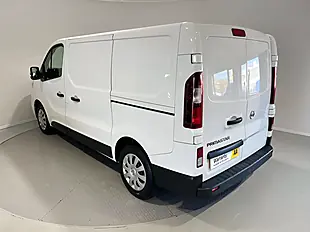Used 2023 Nissan Primastar Acenta White - Interior and Exterior details 12