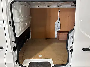 Used 2023 Nissan Primastar Acenta White - Interior and Exterior details 13