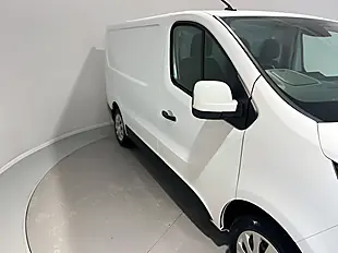 Used 2023 Nissan Primastar Acenta White - Interior and Exterior details 15