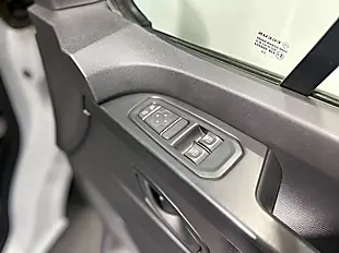 Used 2023 Nissan Primastar Acenta White - Interior and Exterior details 16