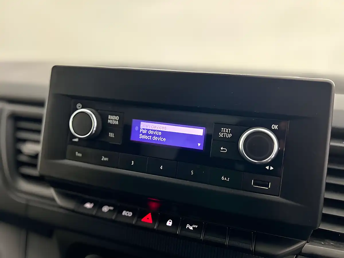 Used 2023 Nissan Primastar Acenta White - Interior and Exterior details 19