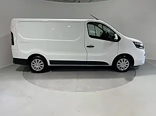 Used 2023 Nissan Primastar Acenta White - Interior and Exterior details 4