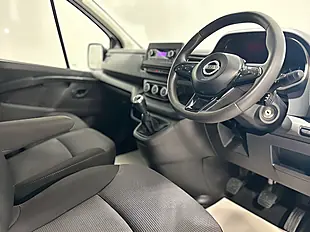 Used 2023 Nissan Primastar Acenta White - Interior and Exterior details 7
