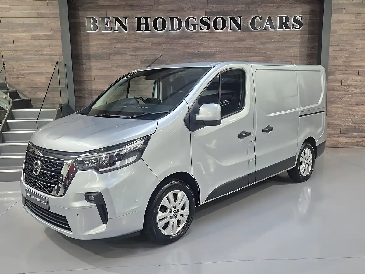 Used 2023 Nissan Primastar Tekna Grey - Front View
