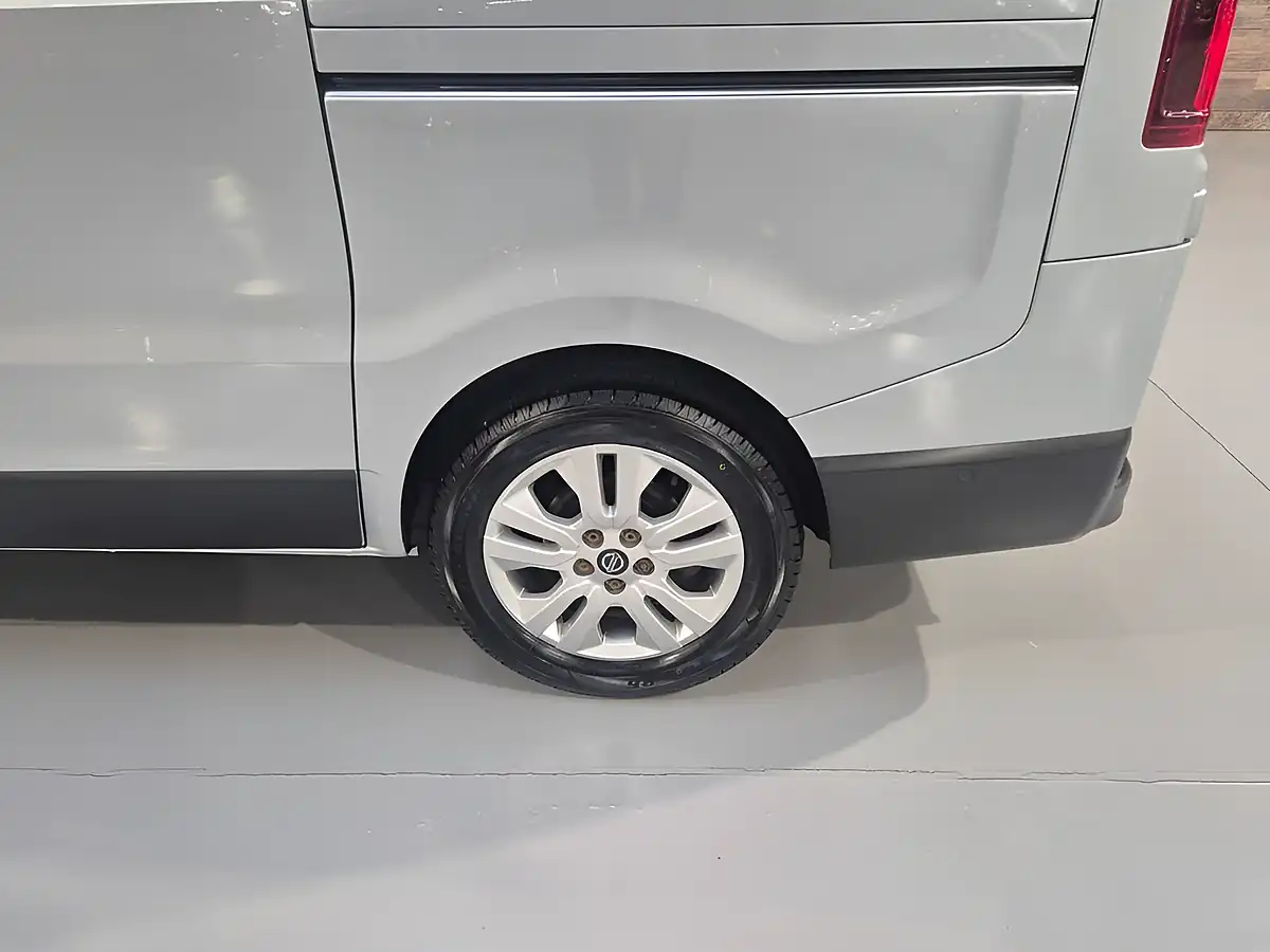 Used 2023 Nissan Primastar Tekna Grey - Interior and Exterior details 10