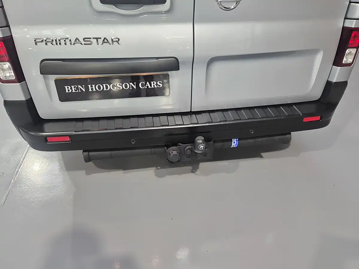 Used 2023 Nissan Primastar Tekna Grey - Interior and Exterior details 12