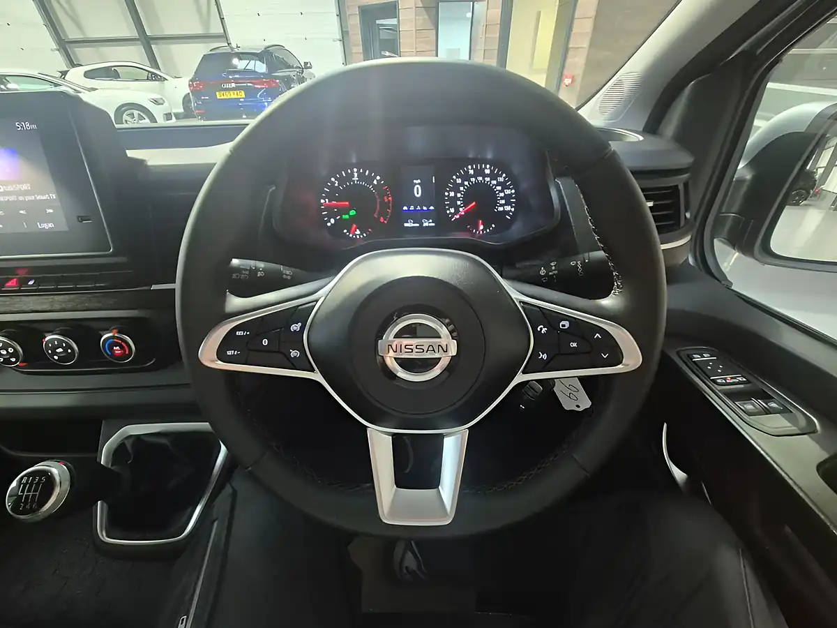 Used 2023 Nissan Primastar Tekna Grey - Interior and Exterior details 18