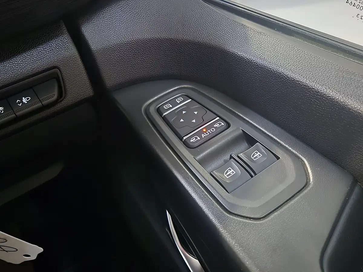 Used 2023 Nissan Primastar Tekna Grey - Interior and Exterior details 19