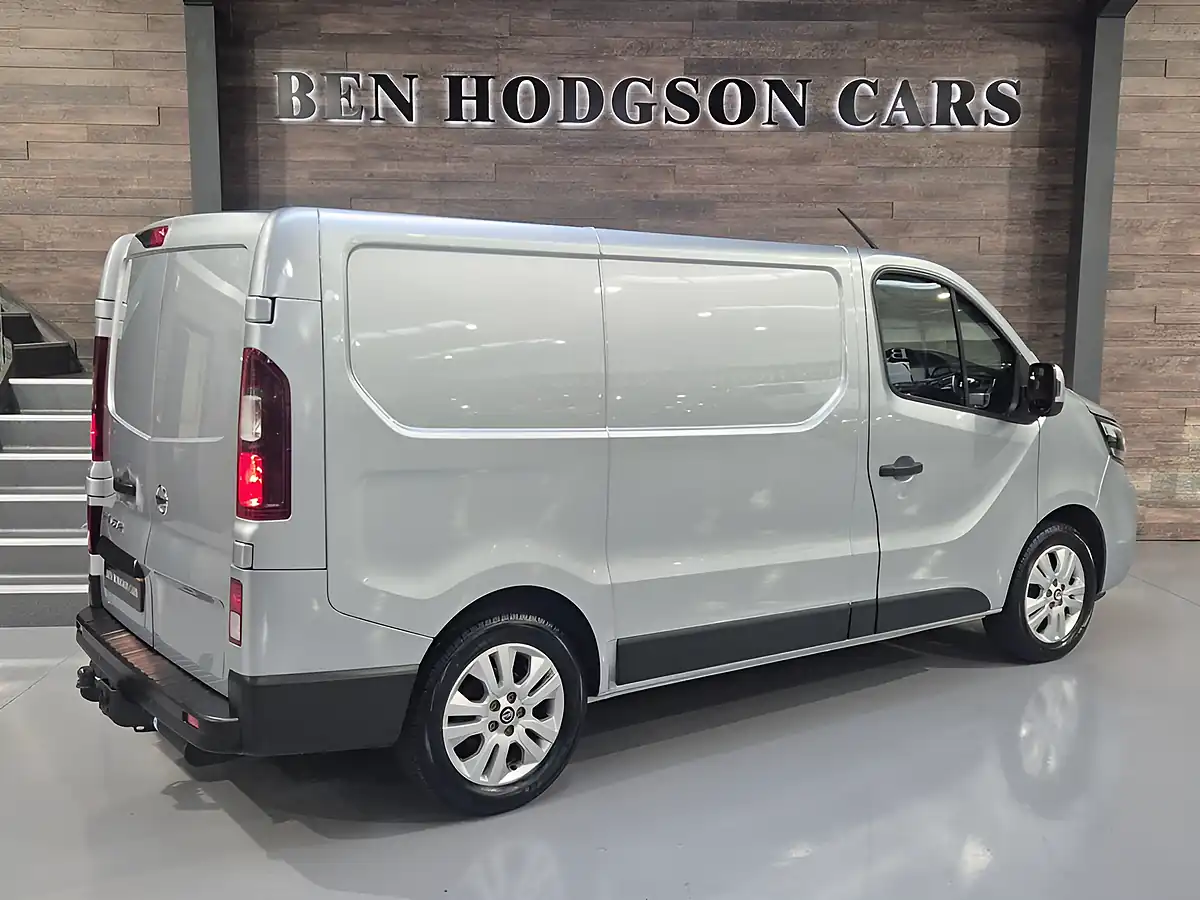 Used 2023 Nissan Primastar Tekna Grey - Interior and Exterior details 5