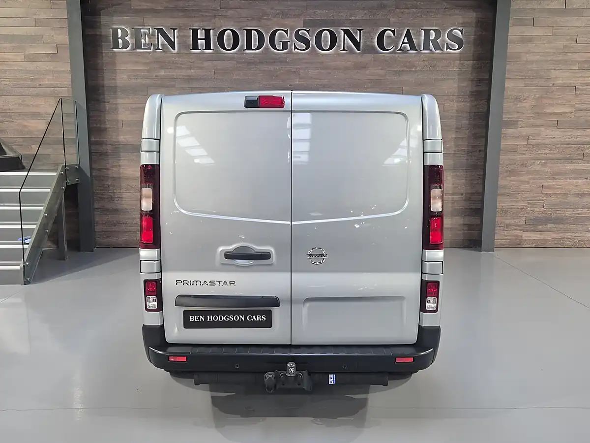 Used 2023 Nissan Primastar Tekna Grey - Interior and Exterior details 6