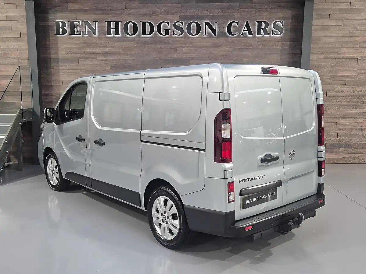 Used 2023 Nissan Primastar Tekna Grey - Interior and Exterior details 7
