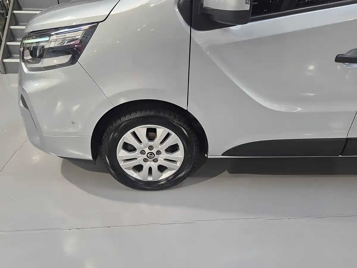 Used 2023 Nissan Primastar Tekna Grey - Interior and Exterior details 9
