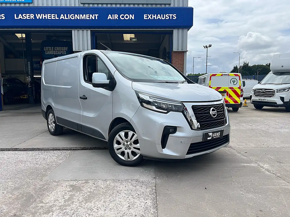 Used 2023 Nissan Primastar Tekna Grey - Front View