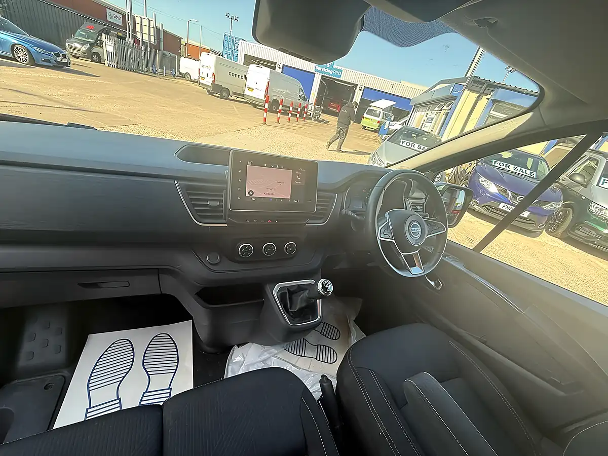 Used 2023 Nissan Primastar Tekna Grey - Interior and Exterior details 10