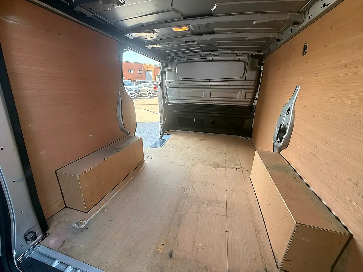 Used 2023 Nissan Primastar Tekna Grey - Interior and Exterior details 19