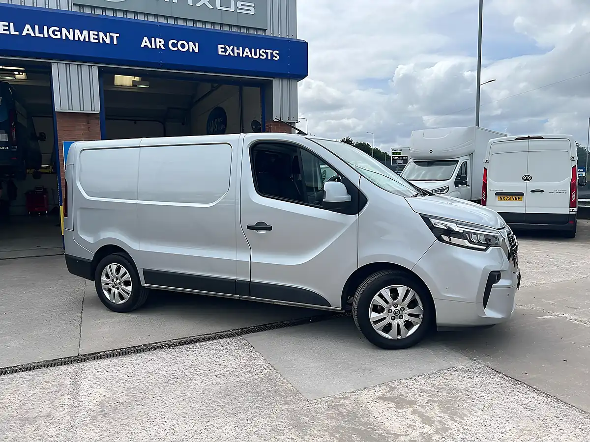 Used 2023 Nissan Primastar Tekna Grey - Interior and Exterior details 2