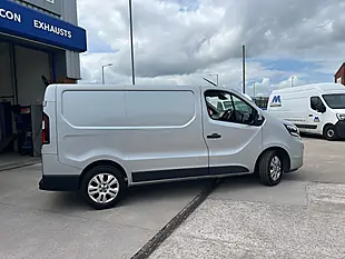 Used 2023 Nissan Primastar Tekna Grey - Interior and Exterior details 3
