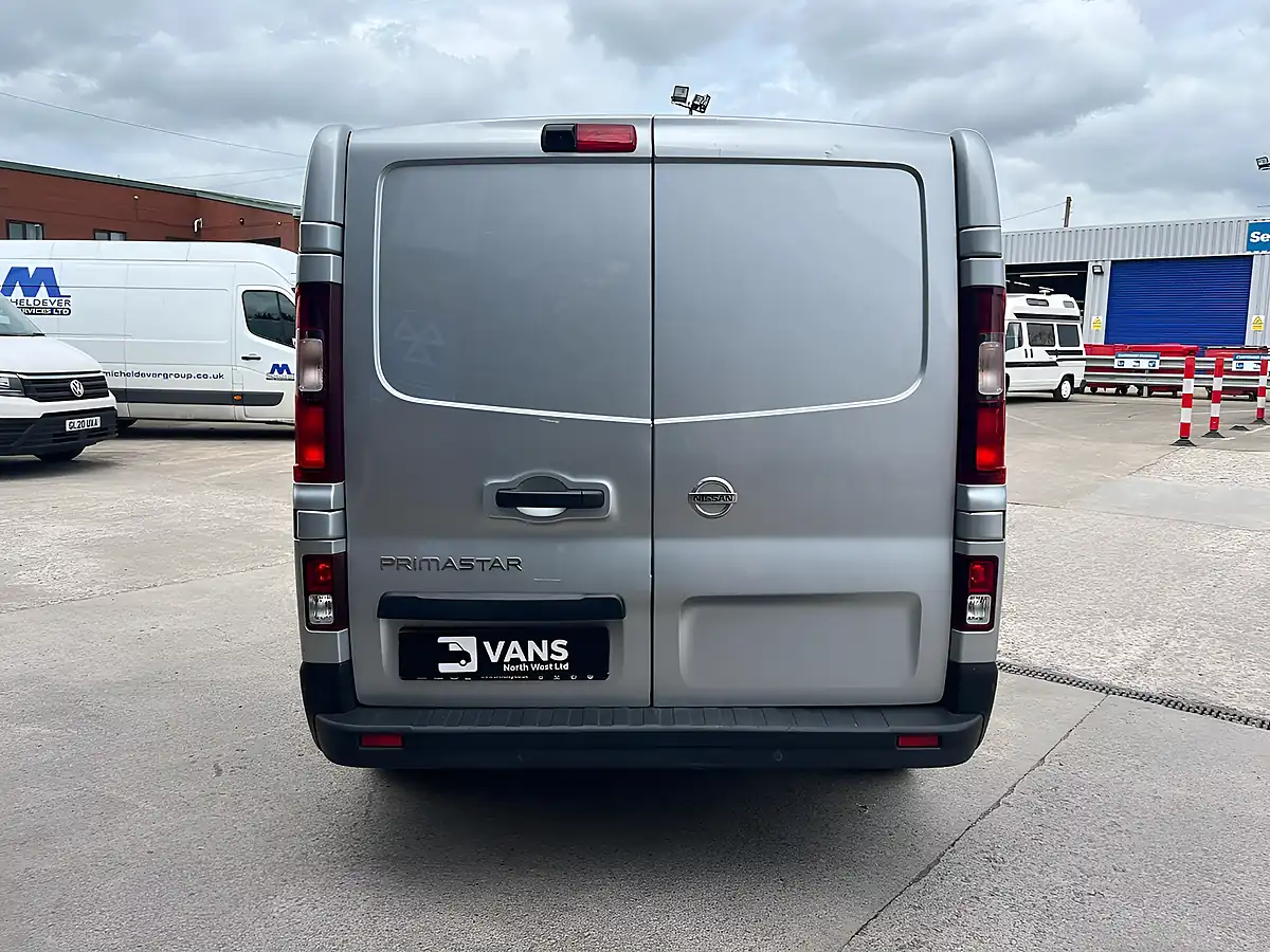 Used 2023 Nissan Primastar Tekna Grey - Interior and Exterior details 5
