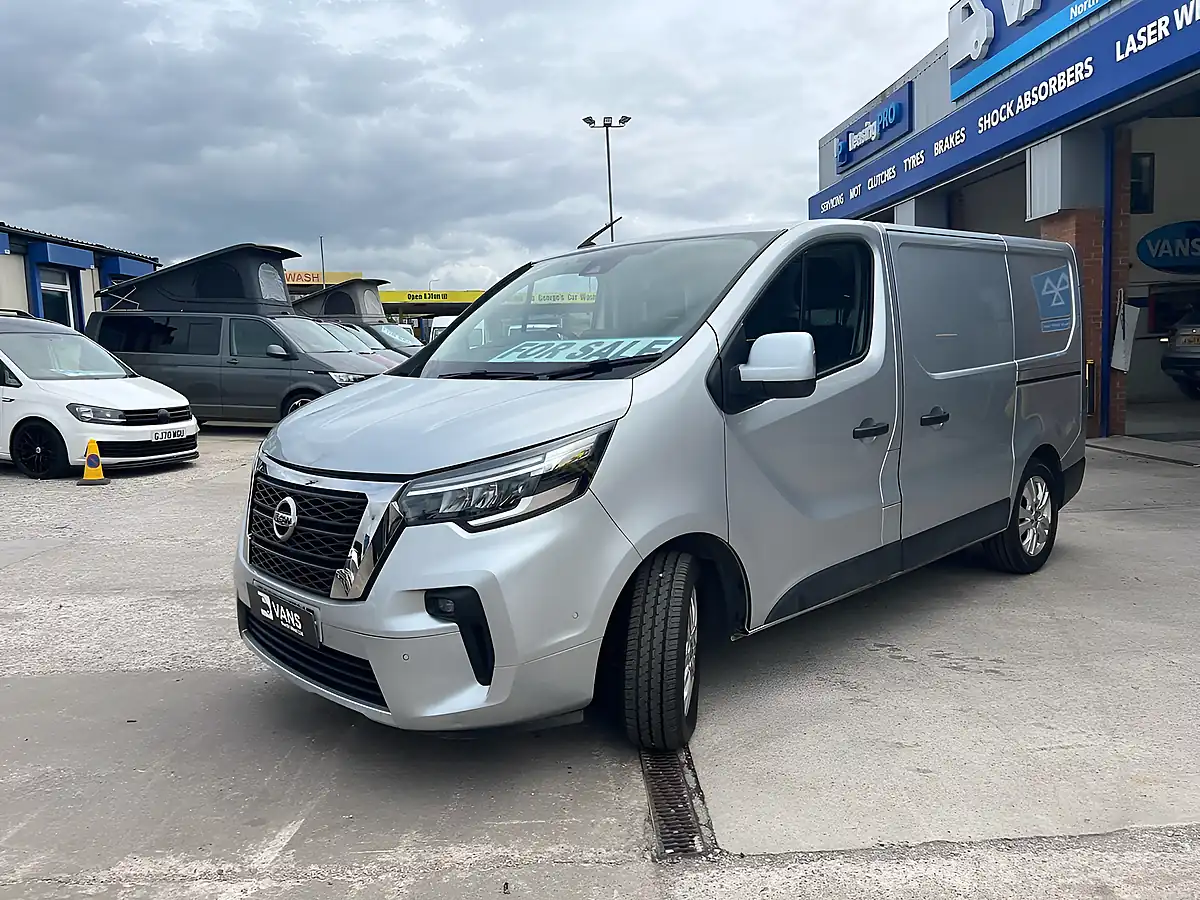 Used 2023 Nissan Primastar Tekna Grey - Interior and Exterior details 8