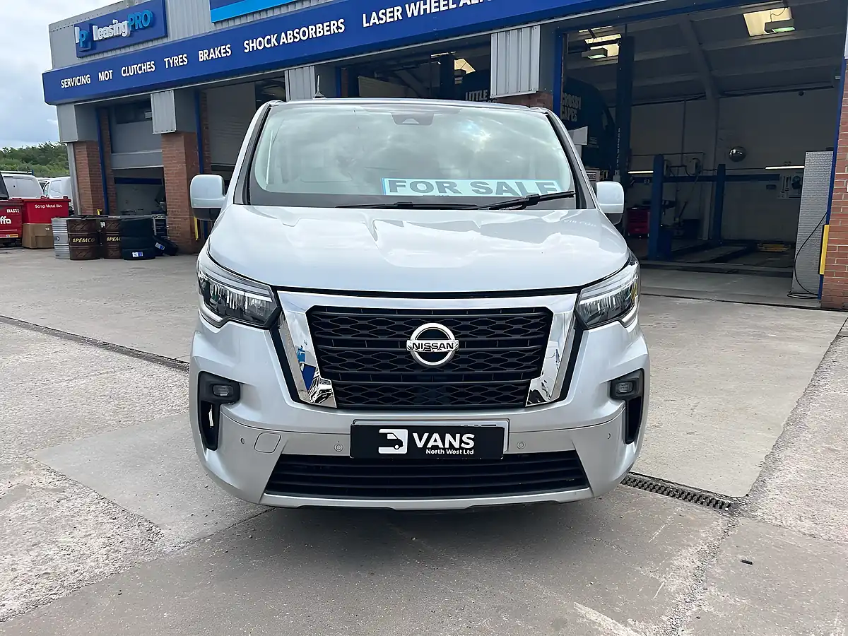 Used 2023 Nissan Primastar Tekna Grey - Interior and Exterior details 9
