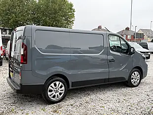 Used 2023 Nissan Primastar Tekna L1 Grey - Interior and Exterior details 11