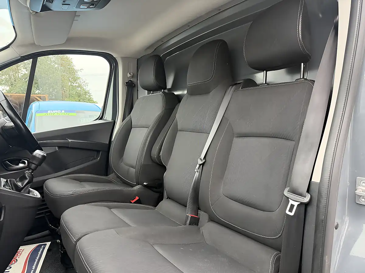 Used 2023 Nissan Primastar Tekna L1 Grey - Interior and Exterior details 18