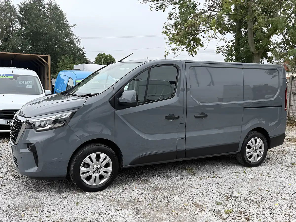 Used 2023 Nissan Primastar Tekna L1 Grey - Interior and Exterior details 2