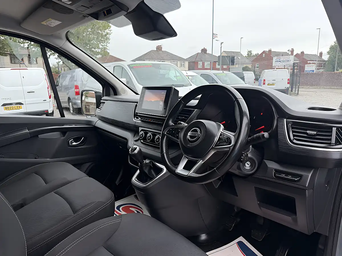 Used 2023 Nissan Primastar Tekna L1 Grey - Interior and Exterior details 3