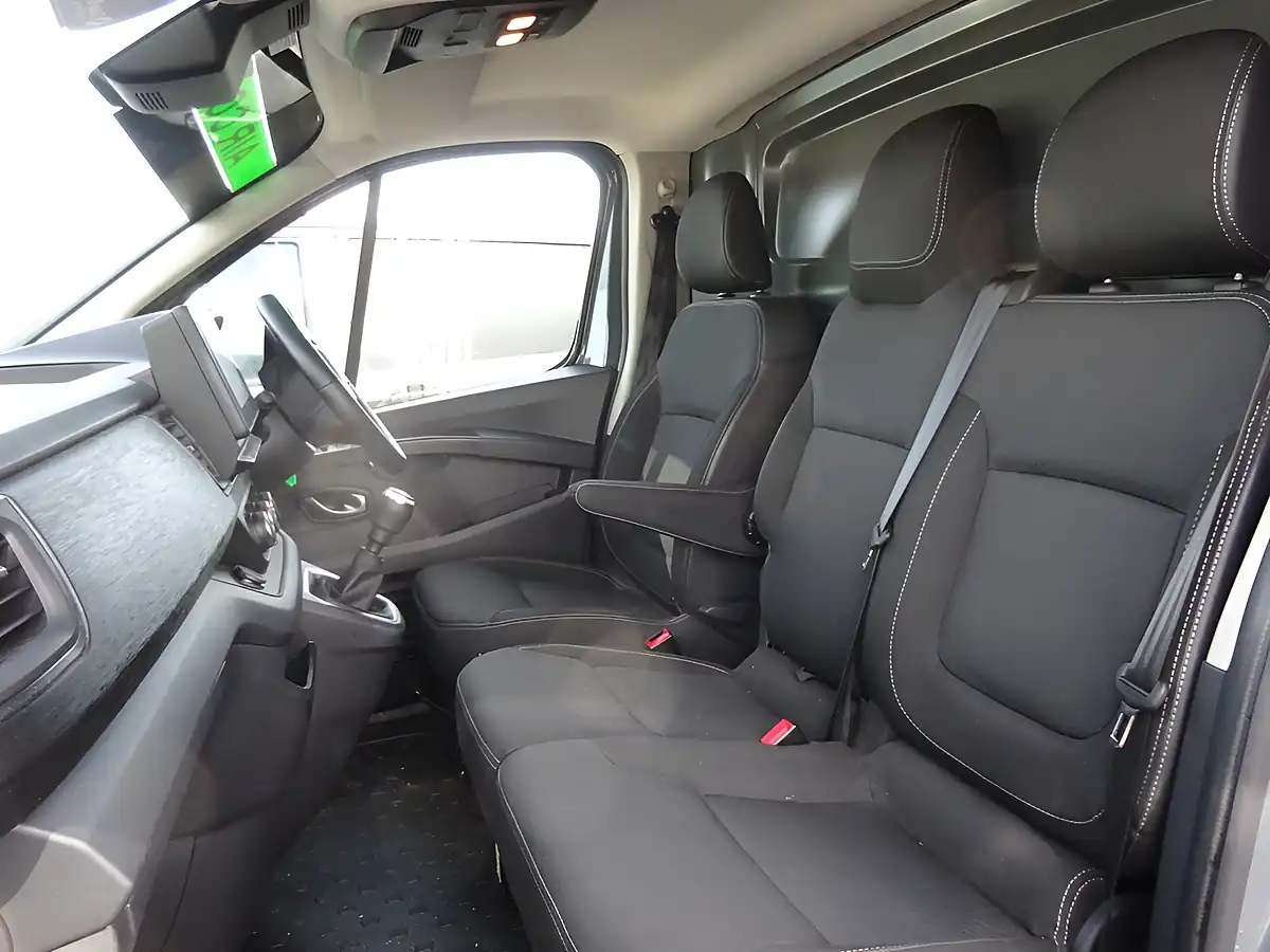 Used 2023 Nissan Primastar Tekna L1 H1 (swb) Grey - Interior and Exterior details 10
