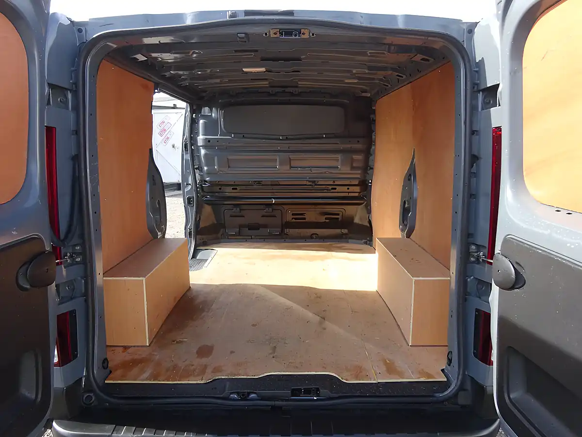 Used 2023 Nissan Primastar Tekna L1 H1 (swb) Grey - Interior and Exterior details 12