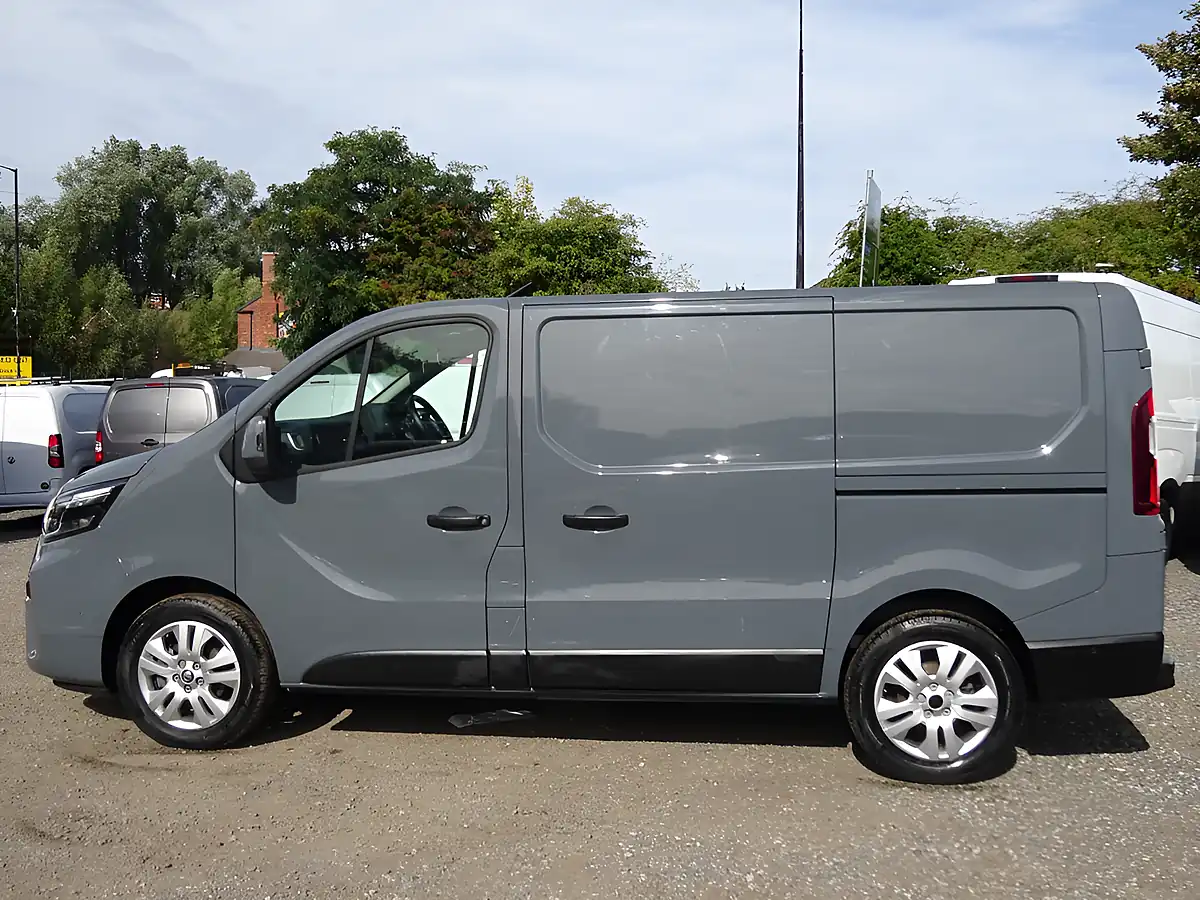 Used 2023 Nissan Primastar Tekna L1 H1 (swb) Grey - Interior and Exterior details 9