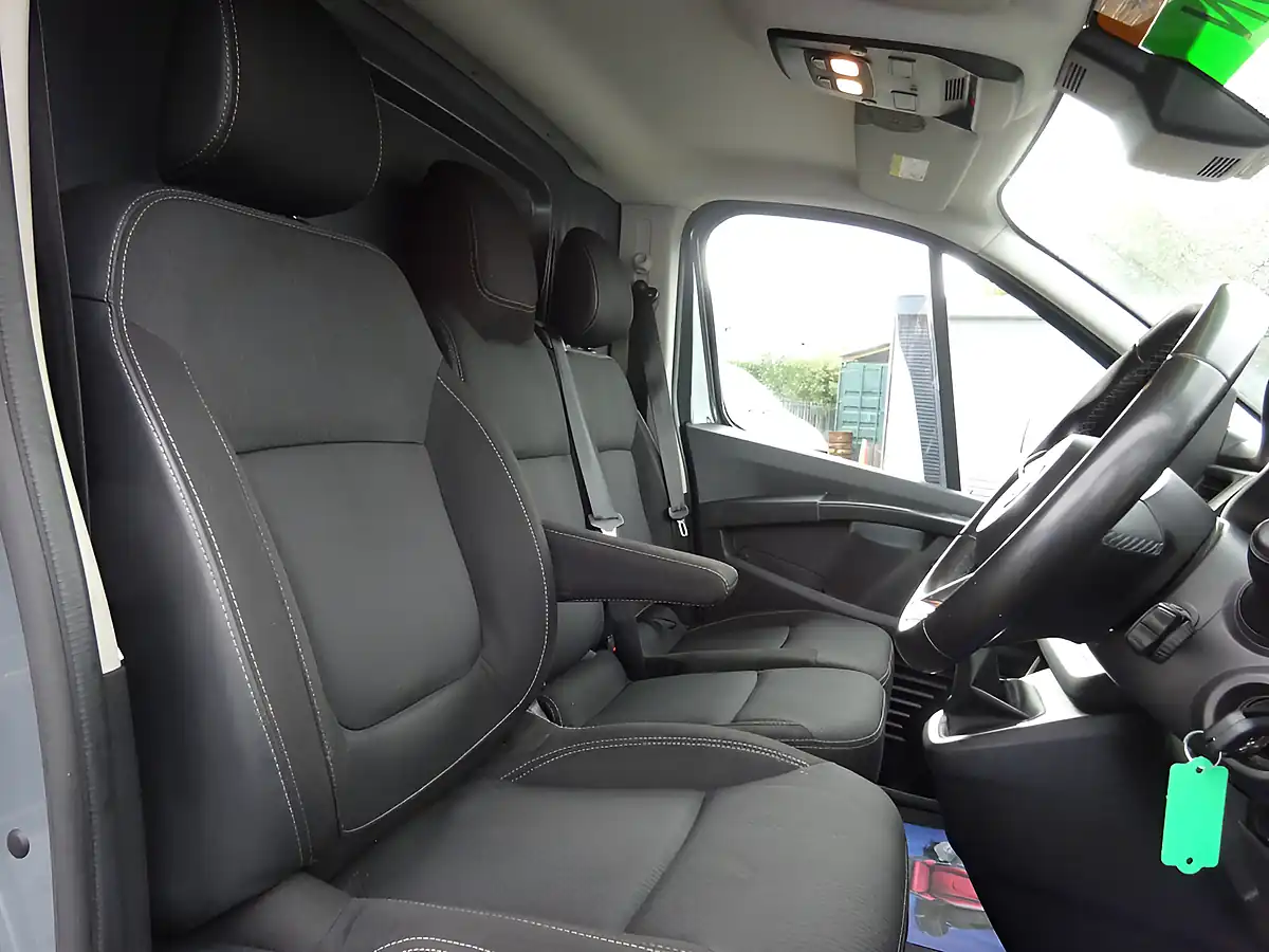 Used 2023 Nissan Primastar Tekna L1 H1 (swb) Grey - Interior and Exterior details 12