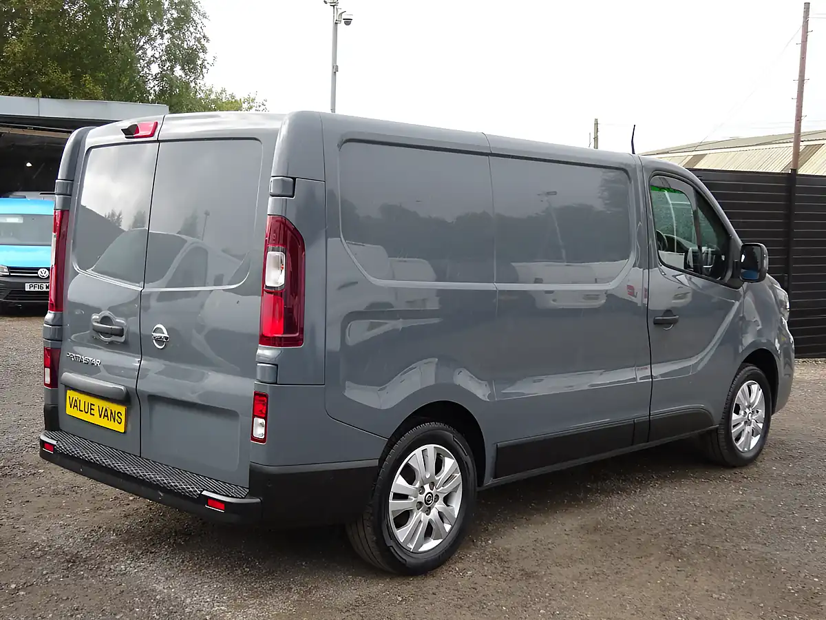 Used 2023 Nissan Primastar Tekna L1 H1 (swb) Grey - Interior and Exterior details 16