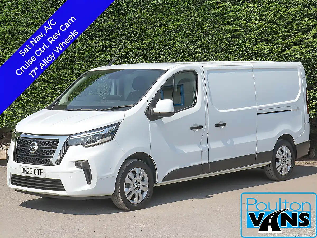 Used 2023 Nissan Primastar Tekna White - Front View