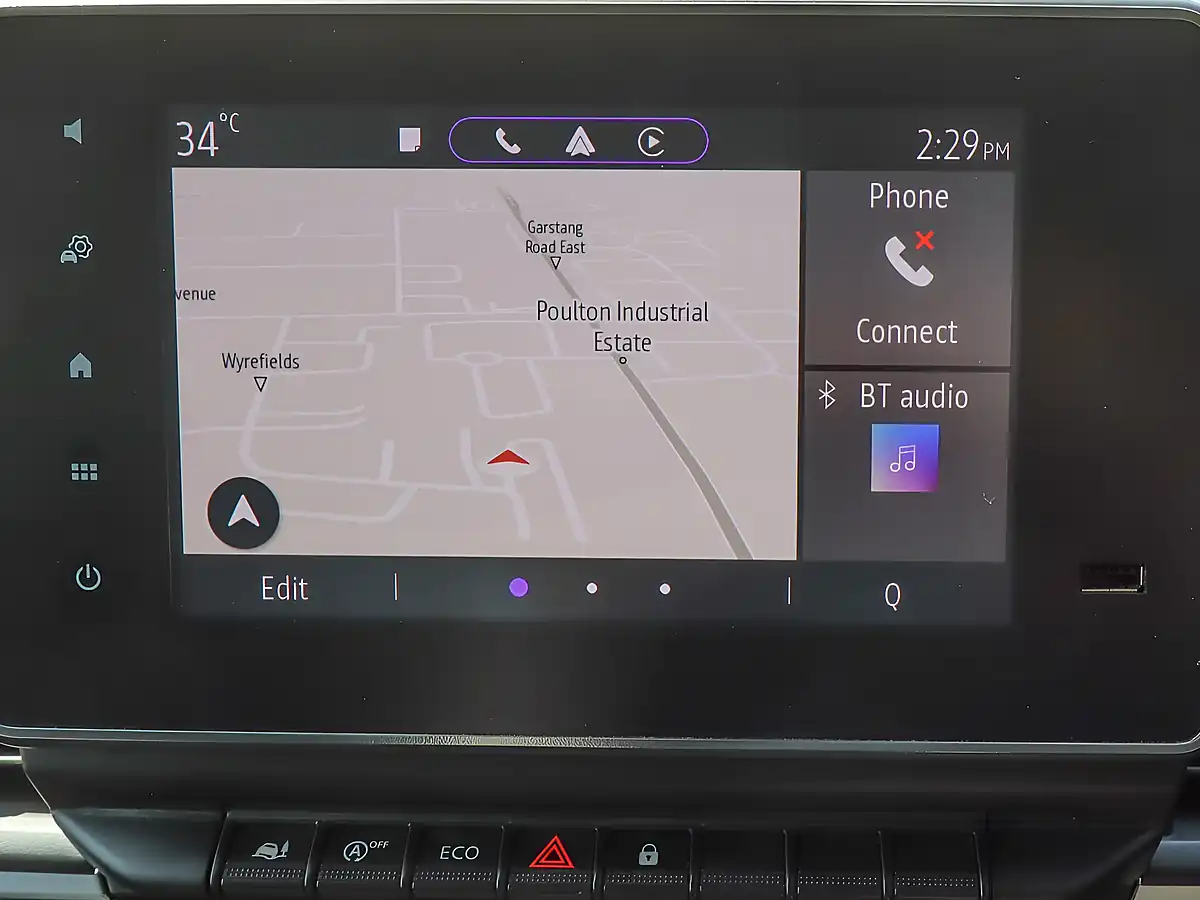Used 2023 Nissan Primastar Tekna White - Interior and Exterior details 13