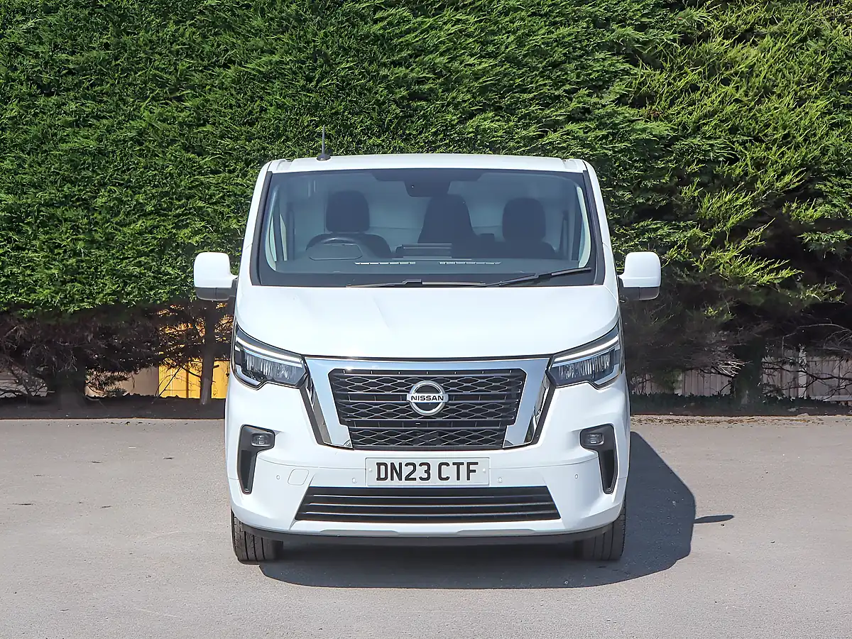 Used 2023 Nissan Primastar Tekna White - Interior and Exterior details 3