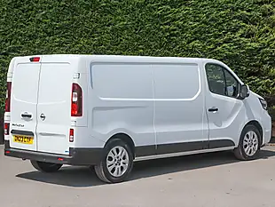 Used 2023 Nissan Primastar Tekna White - Interior and Exterior details 6