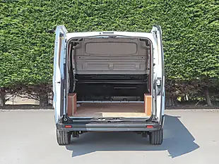 Used 2023 Nissan Primastar Tekna White - Interior and Exterior details 9