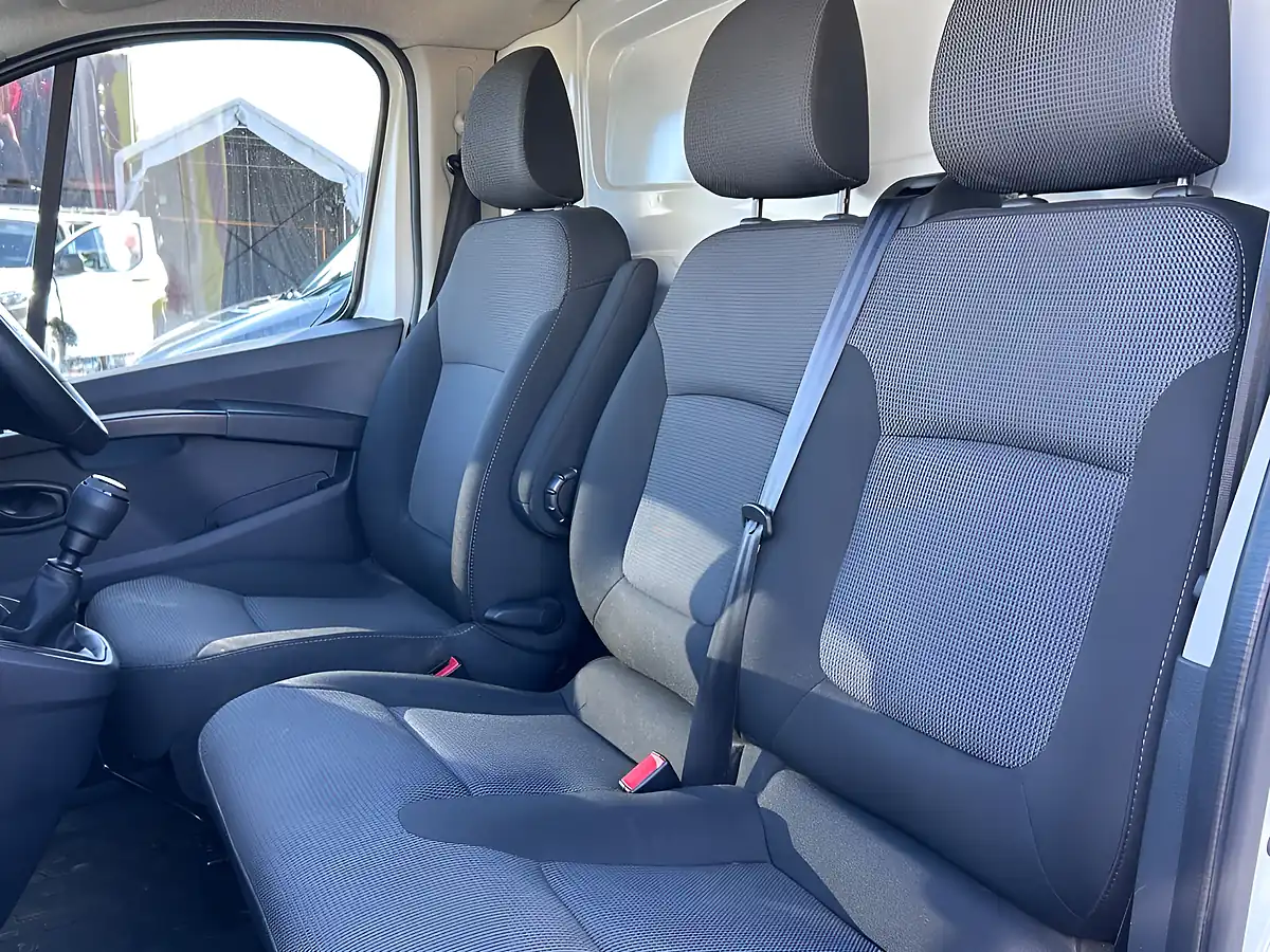 Used 2023 Nissan Primastar Visia White - Interior and Exterior details 12